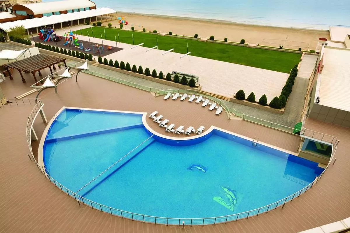 Ramada Baku Hotel POOLS (Copy).jpg